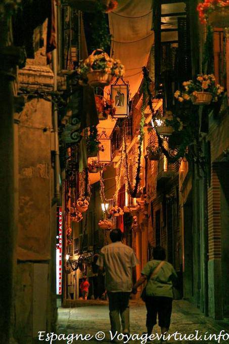Toledo, Calle Silleria notte - Spagna