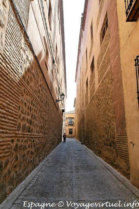 Toledo, le pareti della Calle Buzones - Spagna