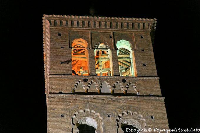 Top del campanile illuminato, Santo Domingo el Antiguo, Toledo - Spagna