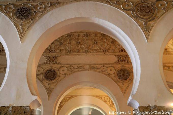 Geometrici fregi decorativi, Sinagoga di Santa Maria la Blanca, Toledo - Spagna