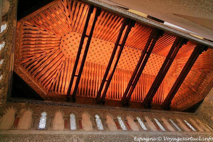 Soffitto in legno intagliato, El Transito Synagogue, Toledo - Spagna