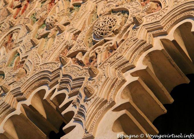 Arabeschi sulla parete della Arca Santa, architettura mudejar, El Transito Synagogue, Toledo - Spagna