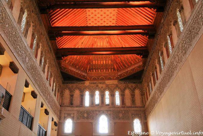 Soffitto e all'interno della sala di preghiera, El Transito Synagogue, Toledo - Spagna