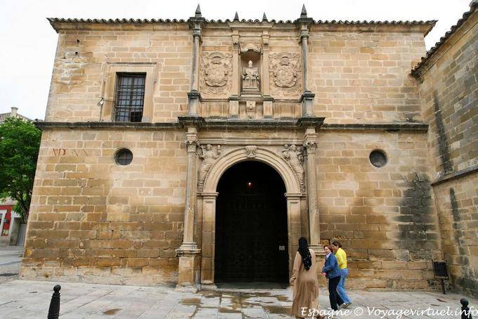 Úbeda, chiesa frontone San Pedro - Spagna