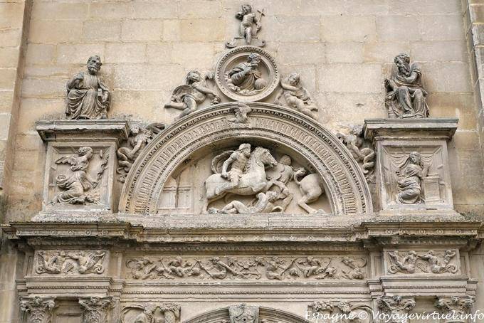 Úbeda, sopra la porta laterale, Funeraria del Salvador del Mundo - Spagna