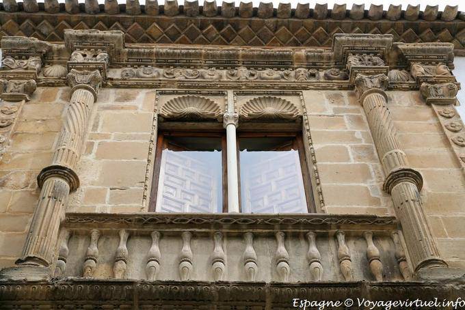 Úbeda, conchiglie ornamentali e maschere - Spagna