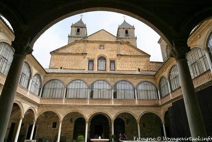 Úbeda, Patio del Hospital de Santiago - Spagna