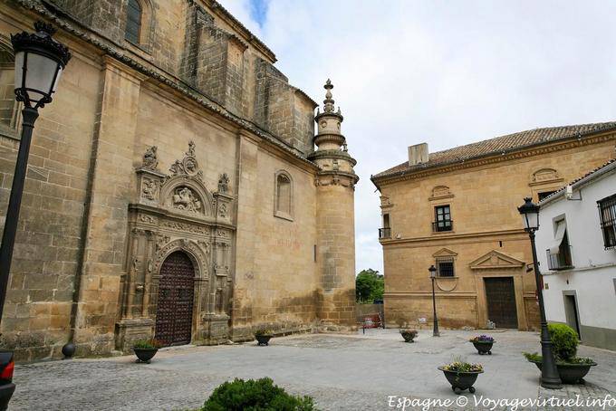 Úbeda, porta laterale della Capilla Hospital Los Viejos Hondaros - Spagna