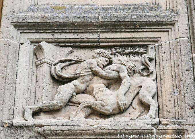 Úbeda, rappresentazione di Eracle strangola il leone - Spagna