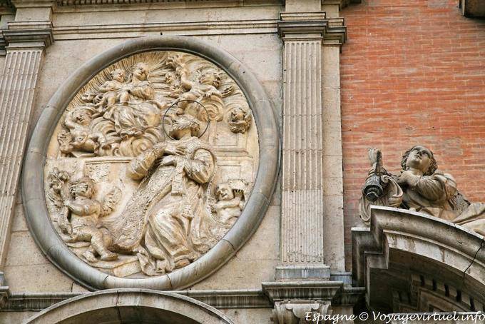 Valencia, architettonico dettaglio su Cattedrale di Santa Maria - Spagna