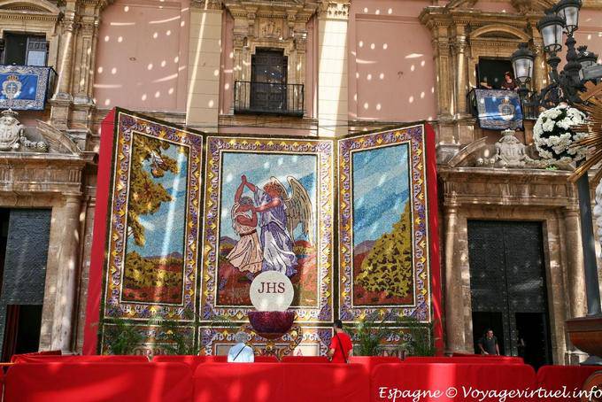 Valencia, facciata barocca decorata della Basilica della Vergine - Spagna
