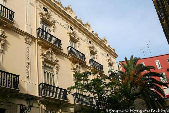 Valencia, una facciata tra altro - Spagna