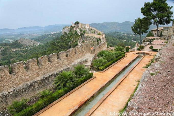 Vista sulle mura del castello e minori, Xativa - Spagna