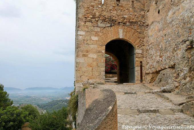 Segunda puerta del castillo el Mayor Xativa - Spagna