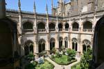 All'interno vista chiostro giardino al primo piano, Monastero di San Giovanni dei Re, Toledo, Spagna.