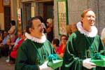 Confraternita di vestiti verdi, processione del Corpus Christi, Toledo, Spagna.