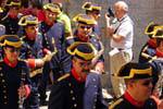 Processione di musicisti processione a Toledo, Spagna.