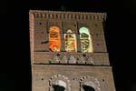 Top del campanile illuminato, Santo Domingo el Antiguo, Toledo, Spagna.