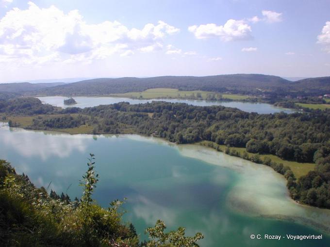 Vista panoramica sul lago e il Grand Maclu Ilay, Giura - Franca Contea, Francia