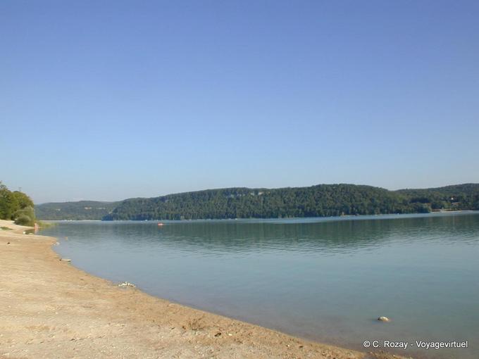 Un'altra vista del Lac de Chalain, Jura, Francia