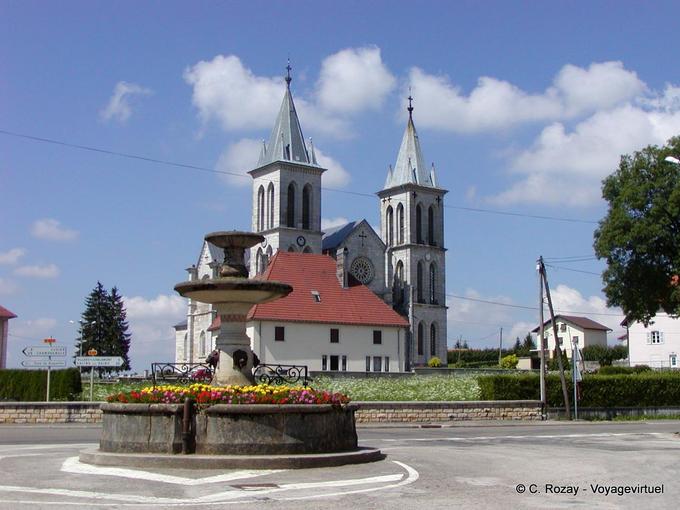 Fontana nella piazza antistante la Chiesa di Boujailles, Franca Contea, Francia