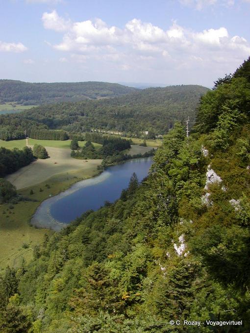 Le Petit Maclu visto Belvedere 4 laghi, Giura, Francia