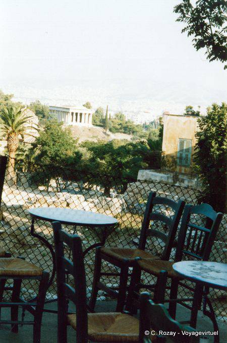 Terrazza con vista sul Tempio di Heplaistos, Atene - Grecia