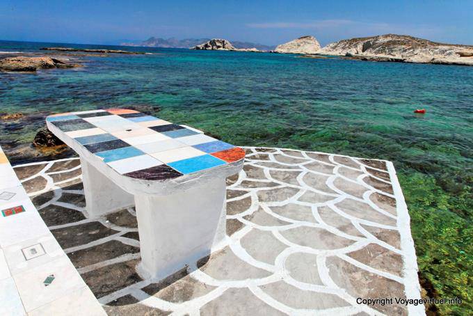 Dietro l'altare chiesa Zoodohos Pigi Mandrakia Milos - Grecia
