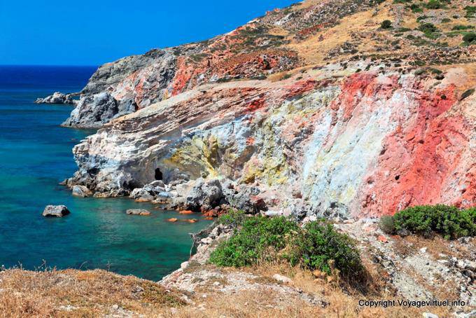 Milos, Paleohori, scogliere colorate - Grecia