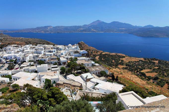 Milos, Plaka, che domina il villaggio - Grecia