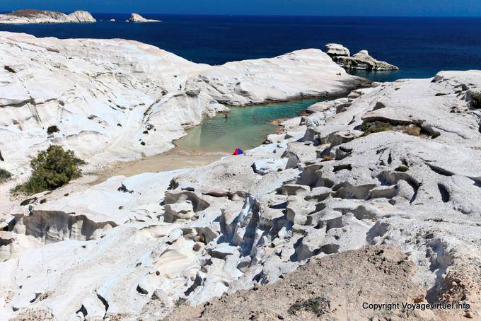 Milos Sarakiniko, torrente e mini spiaggia - Grecia