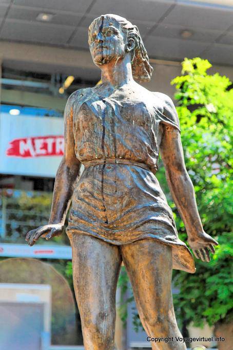 Pireo, statua femminile - Grecia