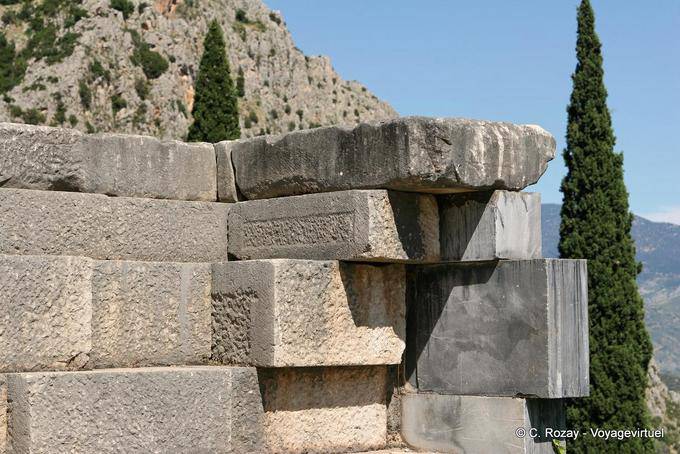 Pila strutturato, Delphi - Grecia