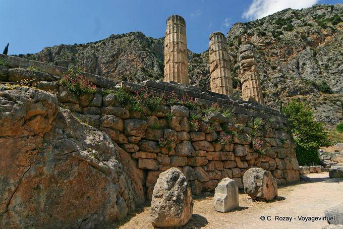 Portico degli Ateniesi, Delphi - Grecia
