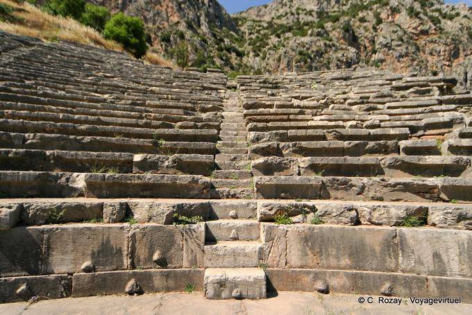 Righe del teatro, Delphi - Grecia