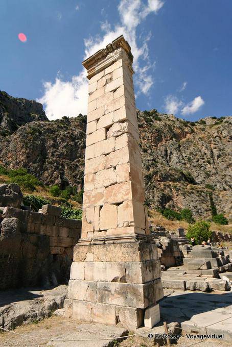 Antiche colonne, Delphi - Grecia