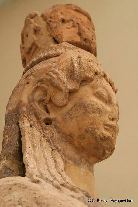 Caryatide Tesoro di Sifni, Delphi Museum - Grecia
