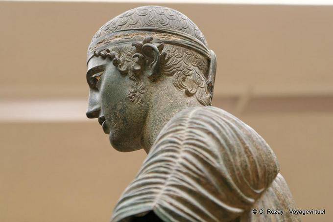 Capo della statua del Auriga di Delfi - Grecia