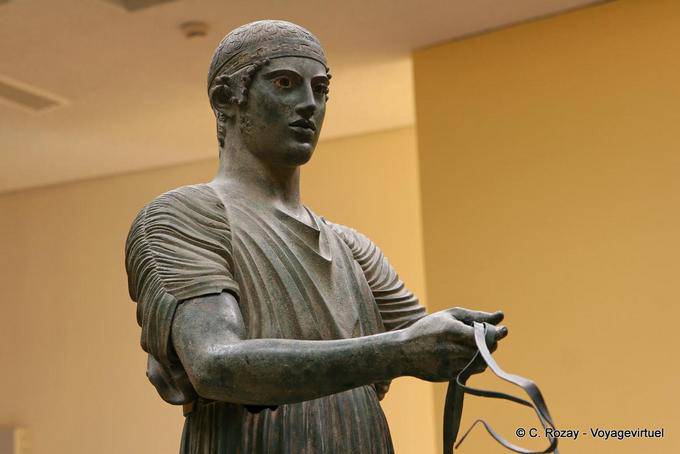 Auriga tiene le redini, Museo Archeologico di Delfi - Grecia