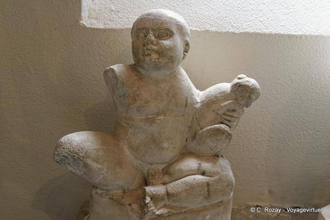 Scimmia Bambino, scultura, Museo di Epidauro - Grecia