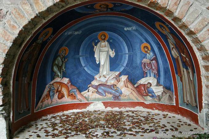 Murale dipinto nel vano sulla strada, Metamorphosis monastero, Meteora - Grecia