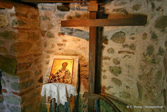Croce e l'icona, il monastero di Agios Nikolaos Anapafsas, Meteora - Grecia