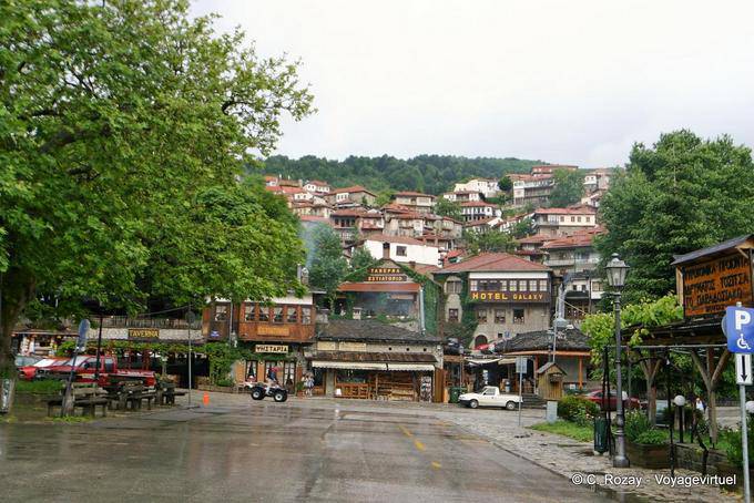Piazza centrale sotto la pioggia, Metsovo - Grecia