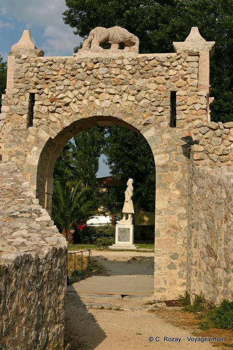 Continental Gateway con leone scolpito Nafplion - Grecia