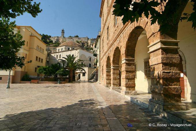 Nafplion, di fronte dalla moschea di Vouleftiko - Grecia