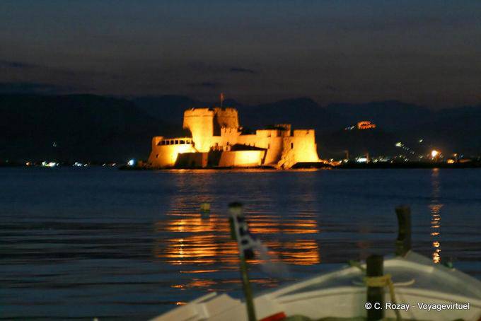 Vista notturna di Bourtzi, Nafplion - Grecia
