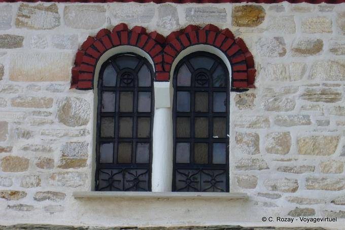 Decorazioni murali di pietra e finestre, Pinakates, Pelion - Grecia