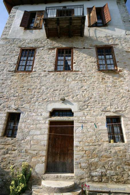 Piani casa tradizionale e balcone, Pinakates, Pelion - Grecia