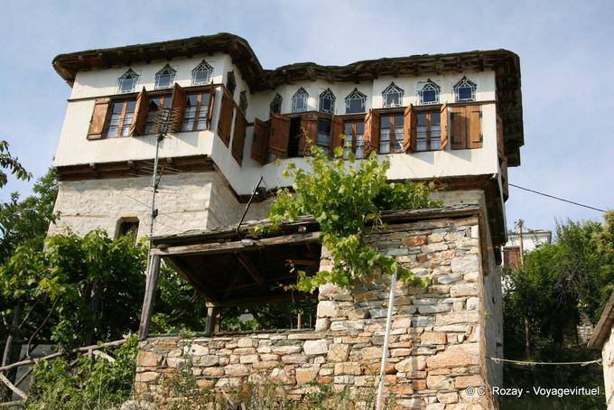 Tipico stile casa fortificata, Pinakates, Pelion - Grecia