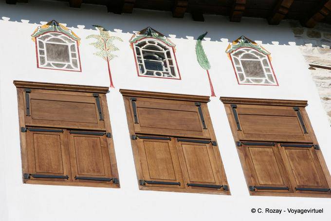 Trompe-l'oeil sulla facciata Pinakates, Pelion - Grecia
